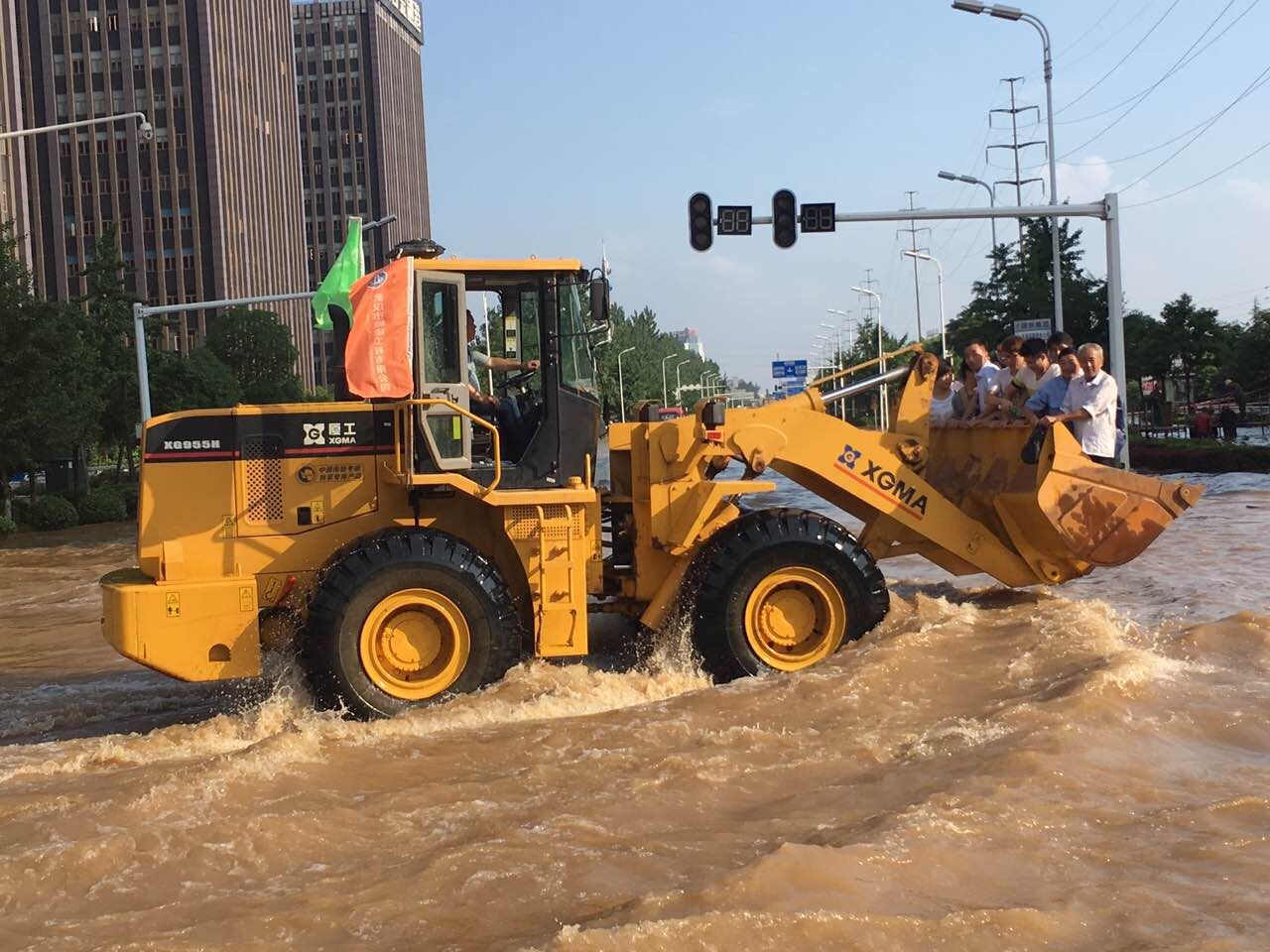 圖8    金融港擺渡市民1.jpg